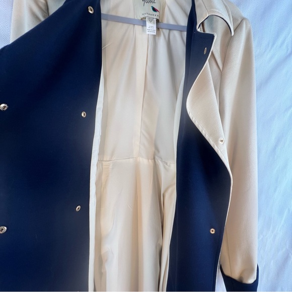 Elegant Cream and Navy Women's Trench Coat - Picture 6 of 12